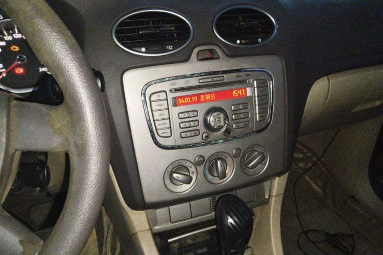 Used Ford Focus 2011 Hatchback 1.8L Automatic Fashion Edition Audio And AC Panel