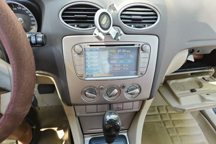 Used Ford Focus 2011 Hatchback 1.8L Automatic Fashion Edition Audio And AC Panel