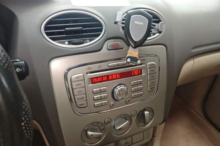 Used Ford Focus 2011 Hatchback 1.8L Automatic Fashion Edition Audio And AC Panel