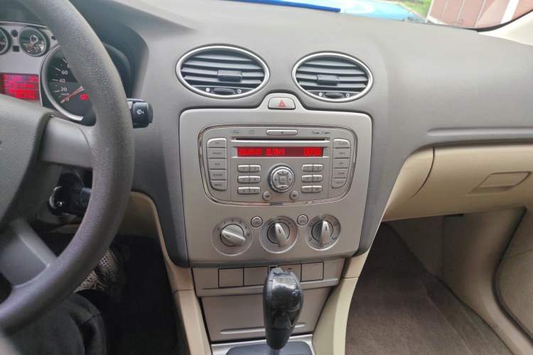 Used Ford Focus 2011 Hatchback 1.8L Automatic Fashion Edition Audio And AC Panel