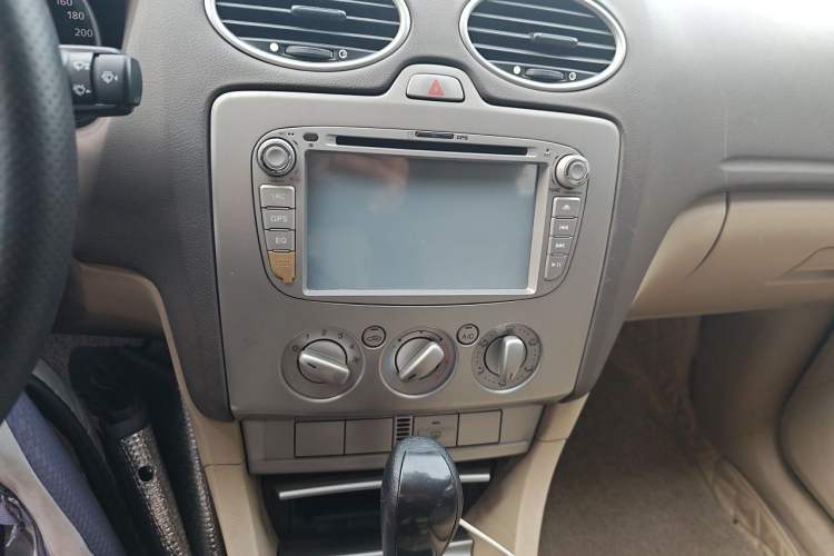 Used Ford Focus 2011 Hatchback 1.8L Automatic Fashion Edition Audio And AC Panel
