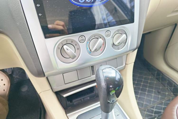Used Ford Focus 2011 Sedan 1.8L Automatic Fashion Edition Audio And AC Panel