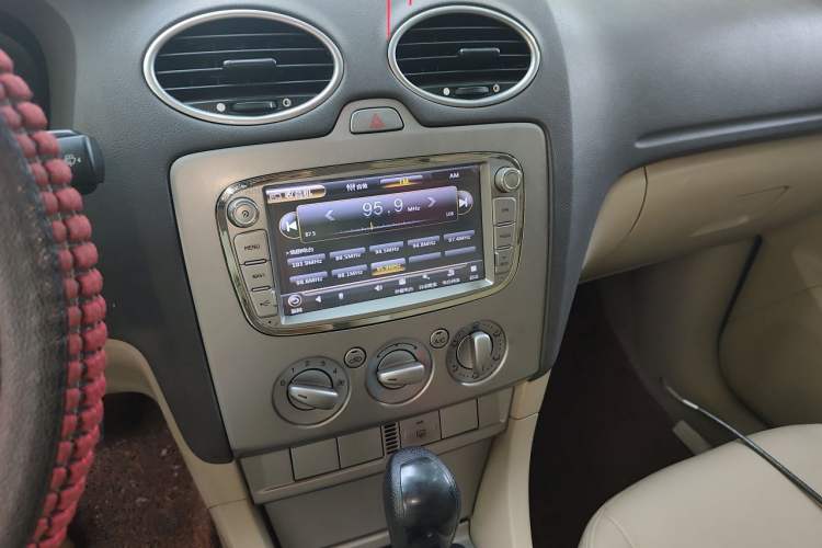 Used Ford Focus 2011 Hatchback 1.8L Automatic Fashion Edition Audio And AC Panel