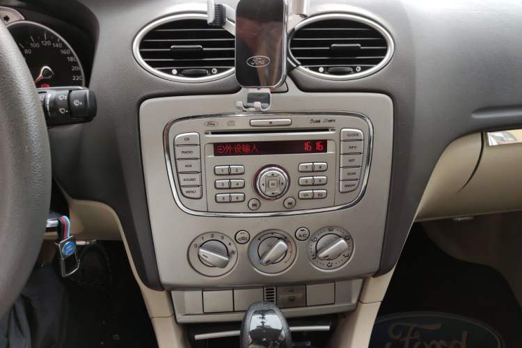 Used Ford Focus 2011 Hatchback 1.8L Automatic Fashion Edition Audio And AC Panel