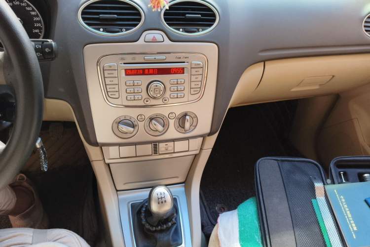 Used Ford Focus 2011 Sedan 1.8L Manual Comfort Model Audio And AC Panel