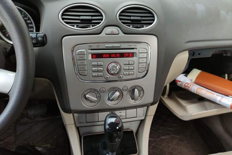 Used Ford Focus 2011 Hatchback 1.8L Automatic Fashion Edition Audio And AC Panel