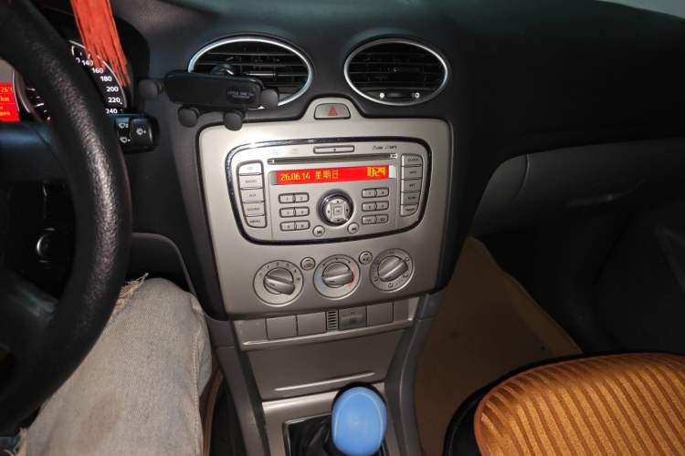 Used Ford Focus 2011 Hatchback 1.8L Manual Comfort Model Audio And AC Panel