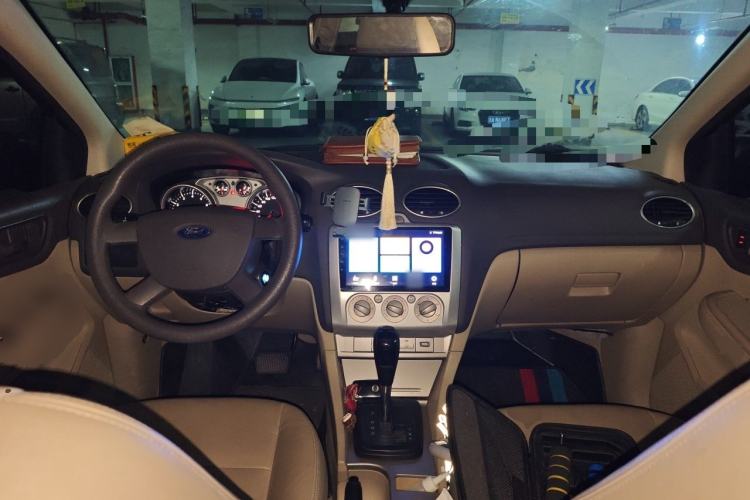 Used Ford Focus 2011 Hatchback 1.8L Automatic Fashion Edition Center Console