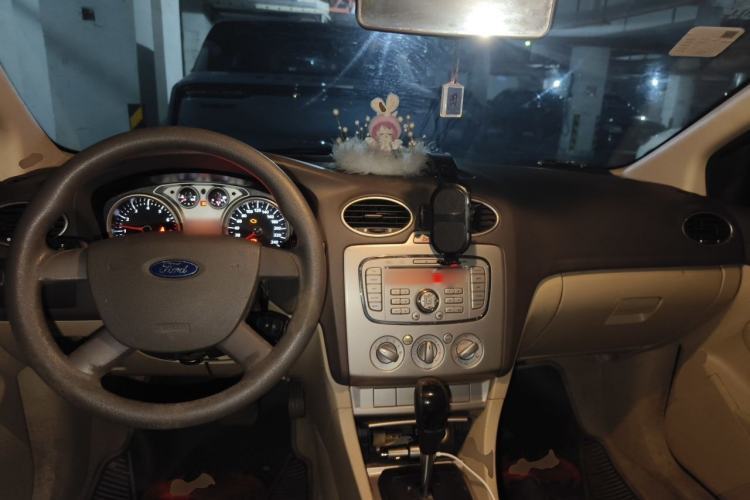 Used Ford Focus 2011 Hatchback 1.8L Automatic Fashion Edition Center Console