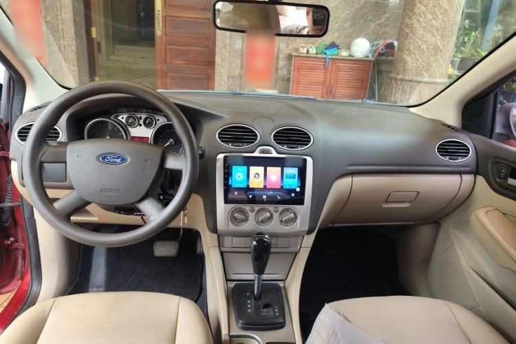 Used Ford Focus 2011 Sedan 1.8L Automatic Fashion Edition Center Console