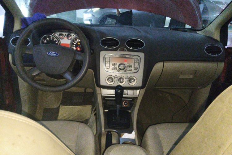 Used Ford Focus 2011 Hatchback 1.8L Automatic Fashion Edition Center Console