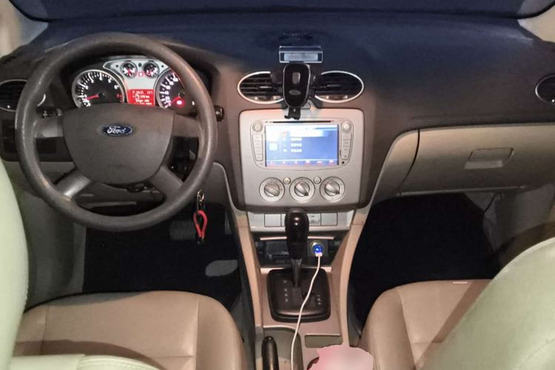Used Ford Focus 2011 Hatchback 1.8L Automatic Fashion Edition Center Console