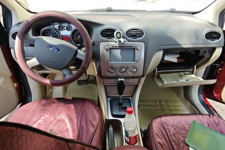 Used Ford Focus 2011 Hatchback 1.8L Automatic Fashion Edition Center Console