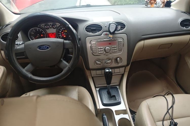 Used Ford Focus 2011 Hatchback 1.8L Automatic Fashion Edition Center Console