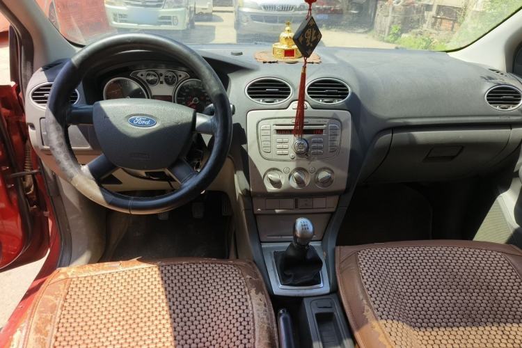 Used Ford Focus 2011 Hatchback 1.8L Manual Comfort Model Center Console