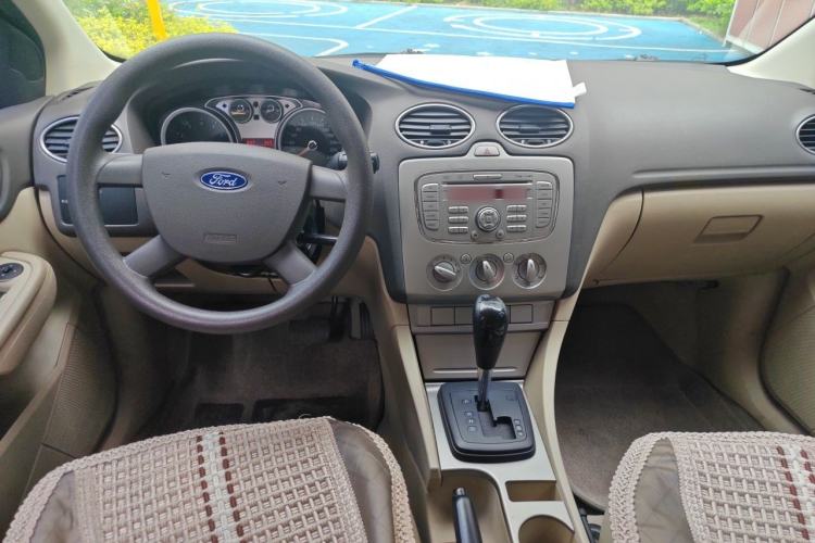 Used Ford Focus 2011 Hatchback 1.8L Automatic Fashion Edition Center Console