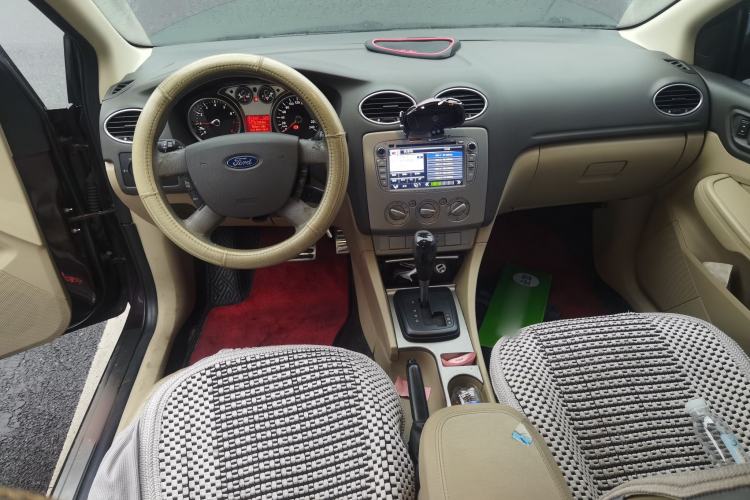 Used Ford Focus 2011 Sedan 1.8L Automatic Fashion Edition Center Console
