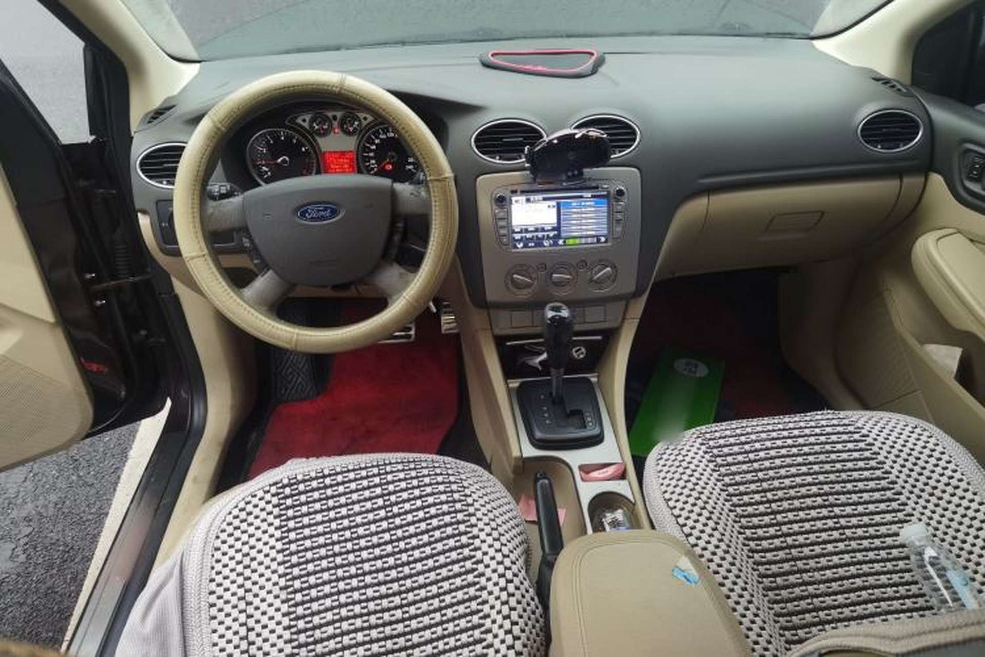 Used Ford Focus 2011 Sedan 1.8L Automatic Fashion Edition Center Console