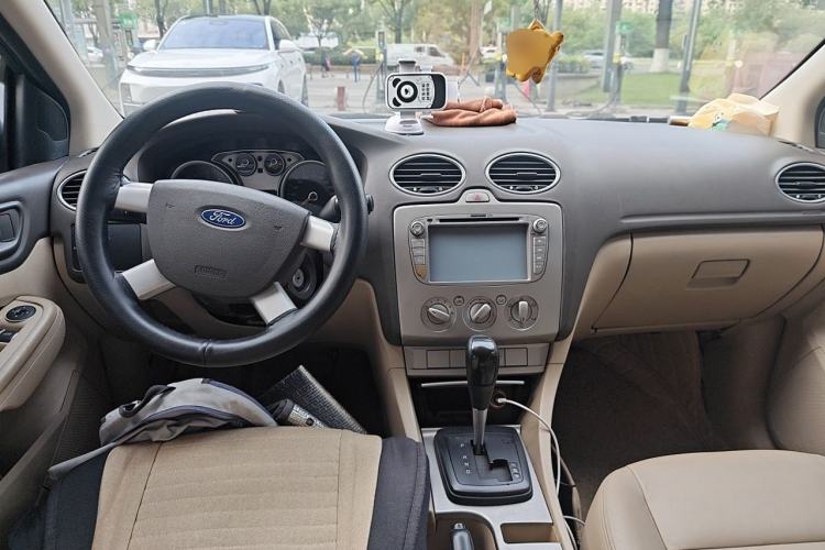 Used Ford Focus 2011 Hatchback 1.8L Automatic Fashion Edition Center Console
