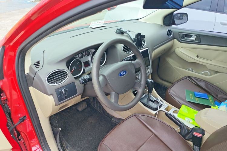 Used Ford Focus 2011 Sedan 1.8L Automatic Fashion Edition Center Console