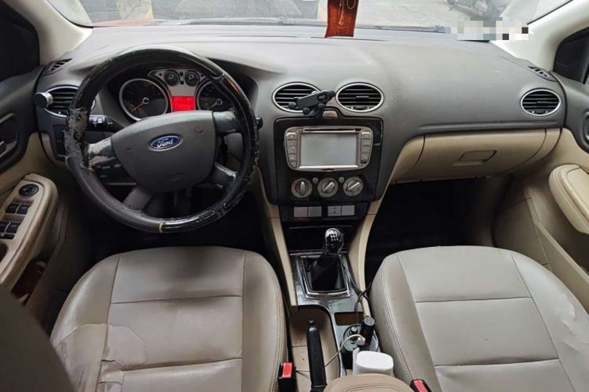 Used Ford Focus 2011 Sedan 1.8L Manual Comfort Model Center Console