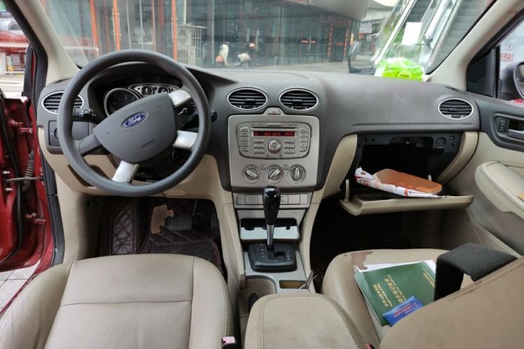 Used Ford Focus 2011 Hatchback 1.8L Automatic Fashion Edition Center Console