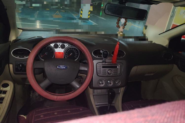 Used Ford Focus 2011 Hatchback 1.8L Automatic Fashion Edition Center Console