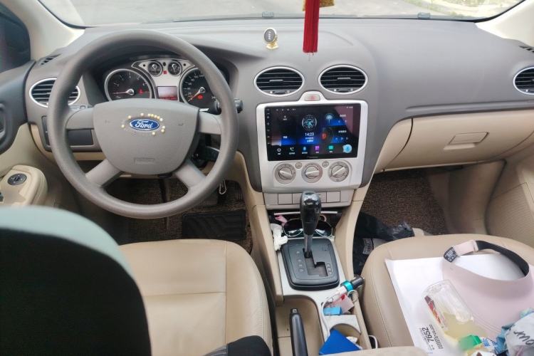 Used Ford Focus 2011 Hatchback 1.8L Automatic Fashion Edition Center Console