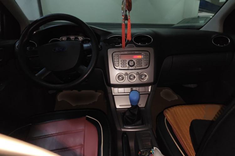 Used Ford Focus 2011 Hatchback 1.8L Manual Comfort Model Center Console