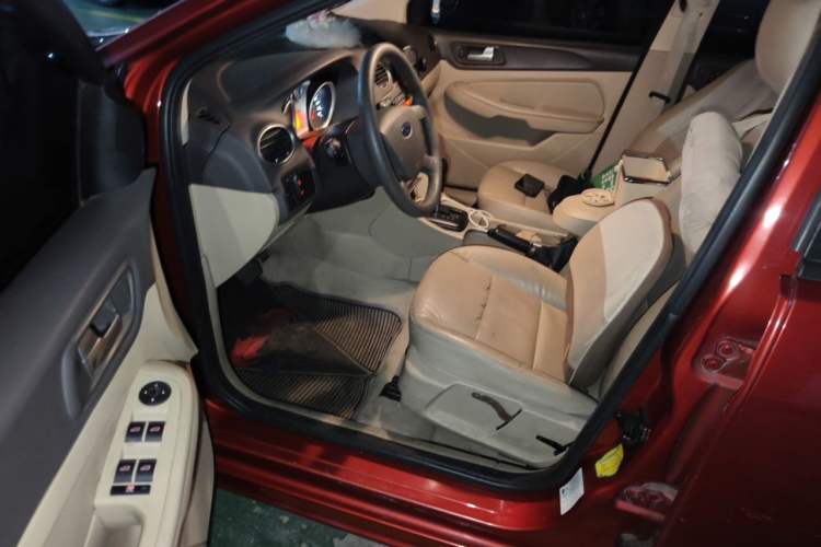 Used Ford Focus 2011 Hatchback 1.8L Automatic Fashion Edition Driver Seat