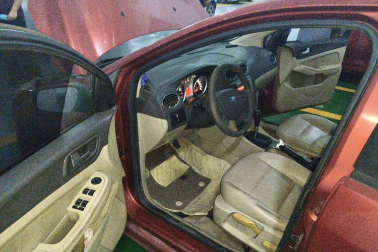 Used Ford Focus 2011 Hatchback 1.8L Automatic Fashion Edition Driver Seat