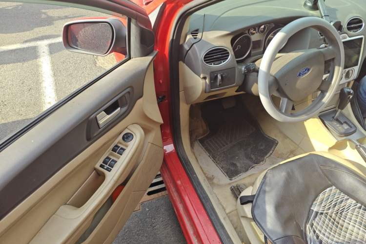 Used Ford Focus 2011 Hatchback 1.8L Automatic Fashion Edition Driver Seat