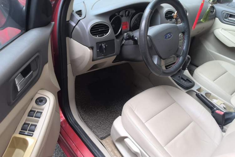Used Ford Focus 2011 Sedan 1.8L Automatic Fashion Edition Driver Seat