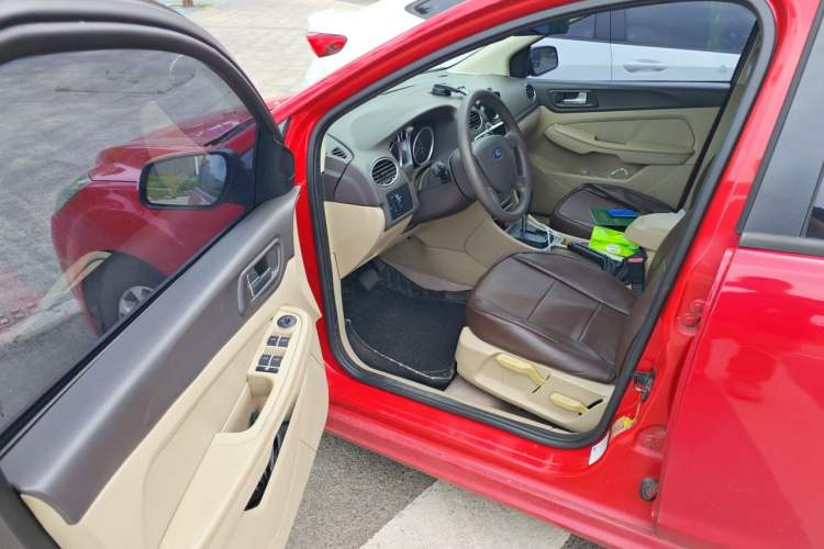 Used Ford Focus 2011 Sedan 1.8L Automatic Fashion Edition Driver Seat