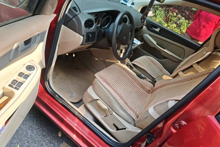Used Ford Focus 2011 Sedan 1.8L Automatic Fashion Edition Driver Seat