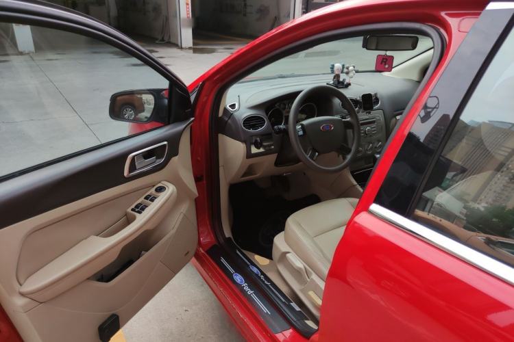 Used Ford Focus 2011 Hatchback 1.8L Automatic Fashion Edition Driver Seat