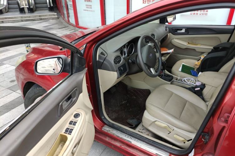 Used Ford Focus 2011 Hatchback 1.8L Automatic Fashion Edition Driver Seat