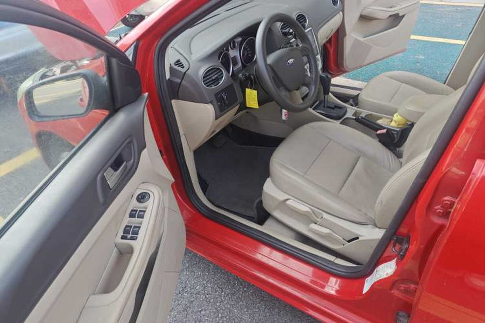 Used Ford Focus 2011 Hatchback 1.8L Automatic Fashion Edition Driver Seat