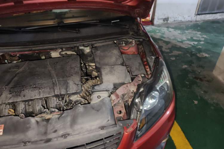 Used Ford Focus 2011 Hatchback 1.8L Automatic Fashion Edition Engine Bay Left