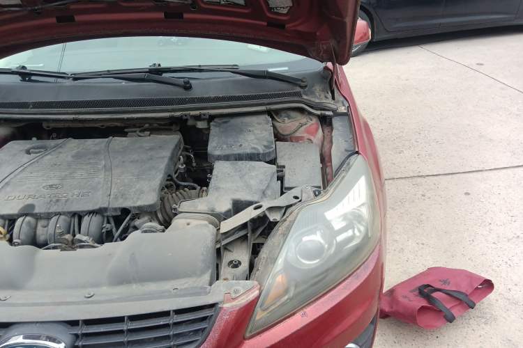 Used Ford Focus 2011 Hatchback 1.8L Automatic Fashion Edition Engine Bay Left