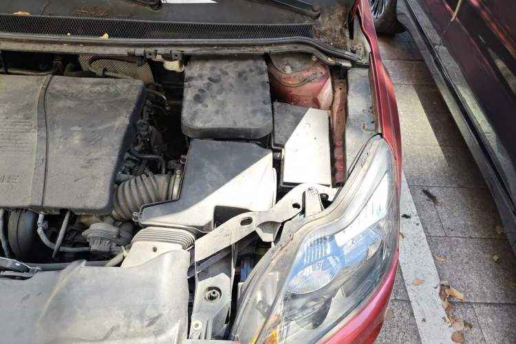 Used Ford Focus 2011 Hatchback 1.8L Automatic Fashion Edition Engine Bay Left