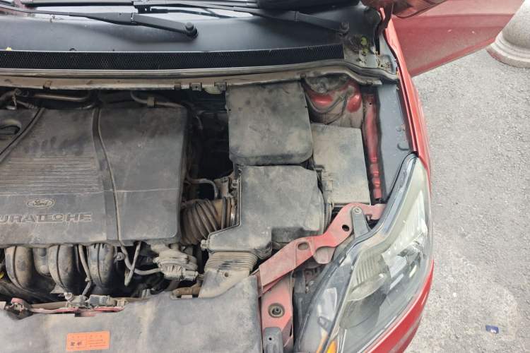 Used Ford Focus 2011 Hatchback 1.8L Manual Classic Model Engine Bay Left