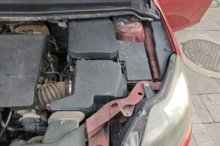 Used Ford Focus 2011 Hatchback 1.8L Automatic Fashion Edition Engine Bay Left