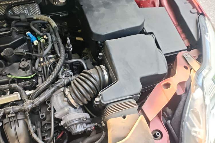 Used Ford Focus 2011 Sedan 1.8L Automatic Fashion Edition Engine Bay Left