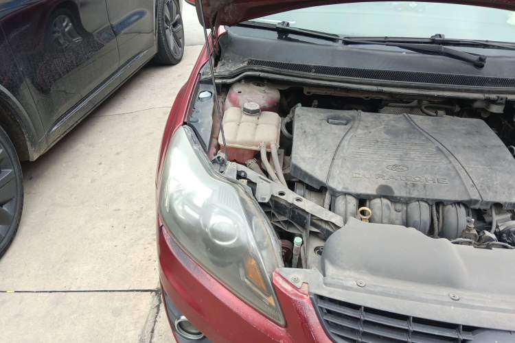 Used Ford Focus 2011 Hatchback 1.8L Automatic Fashion Edition Engine Bay Right