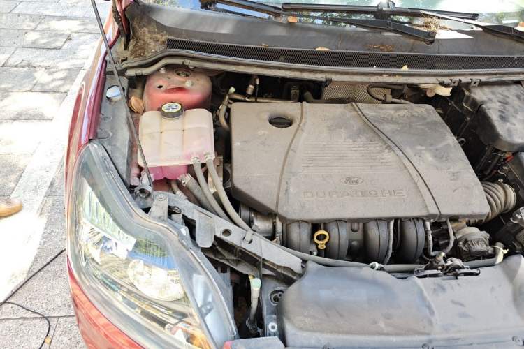 Used Ford Focus 2011 Hatchback 1.8L Automatic Fashion Edition Engine Bay Right