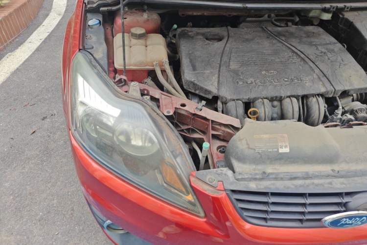 Used Ford Focus 2011 Hatchback 1.8L Automatic Fashion Edition Engine Bay Right