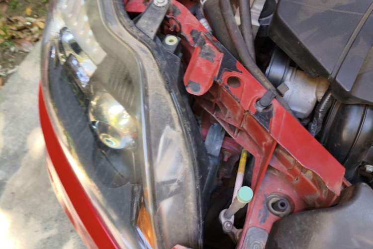 Used Ford Focus 2011 Hatchback 1.8L Manual Comfort Model Engine Bay Right
