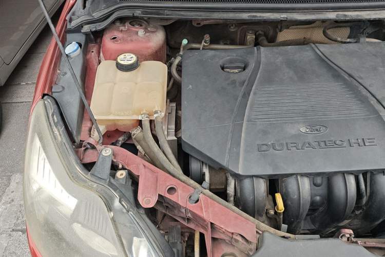 Used Ford Focus 2011 Hatchback 1.8L Automatic Fashion Edition Engine Bay Right
