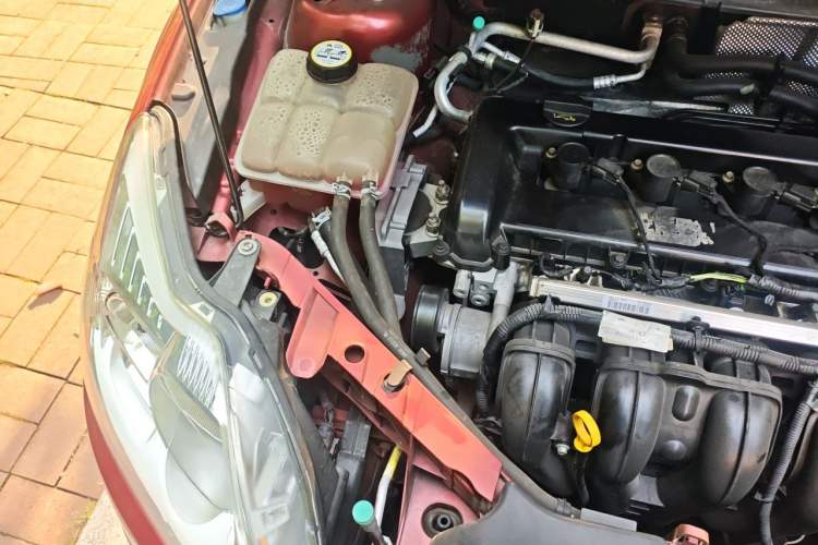 Used Ford Focus 2011 Sedan 1.8L Automatic Fashion Edition Engine Bay Right
